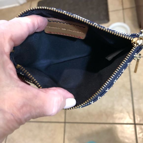 TOMMY HILFIGER - Signature Canvas Wristlet in Navy & White. SO CUTE & NWOT! - Picture 4 of 15